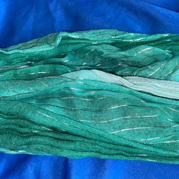 Pre-owned turquoise glitter scarf in good condition. (Worn: 5+) - Picture 2 of 2